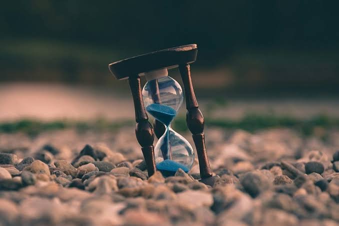 Tempus Fugit: Ketika Waktu Berlalu Tanpa Pernah Menunggu